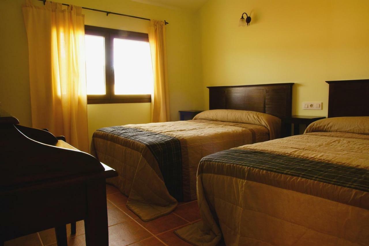 C.Rural Huertadeltiocruz Guest House Mestanza Bagian luar foto